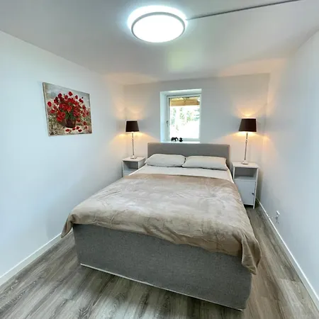 Family Friendly, Free Parking Space, Newly Renovated 3 Rooms Apartment Ålesund Exterior photo