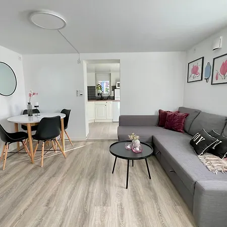Family Friendly, Free Parking Space, Newly Renovated 3 Rooms Apartment Ålesund Exterior photo