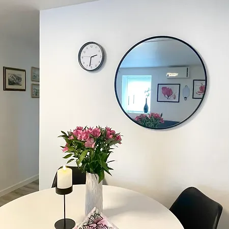 Family Friendly, Free Parking Space, Newly Renovated 3 Rooms Apartment Ålesund Exterior photo