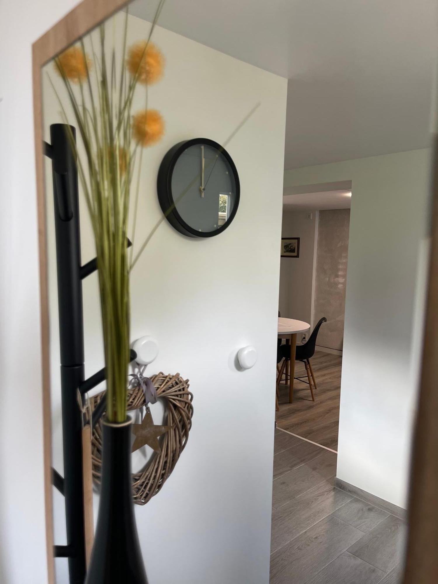 Apartment Family Friendly, Free Parking Space, Newly Renovated 3