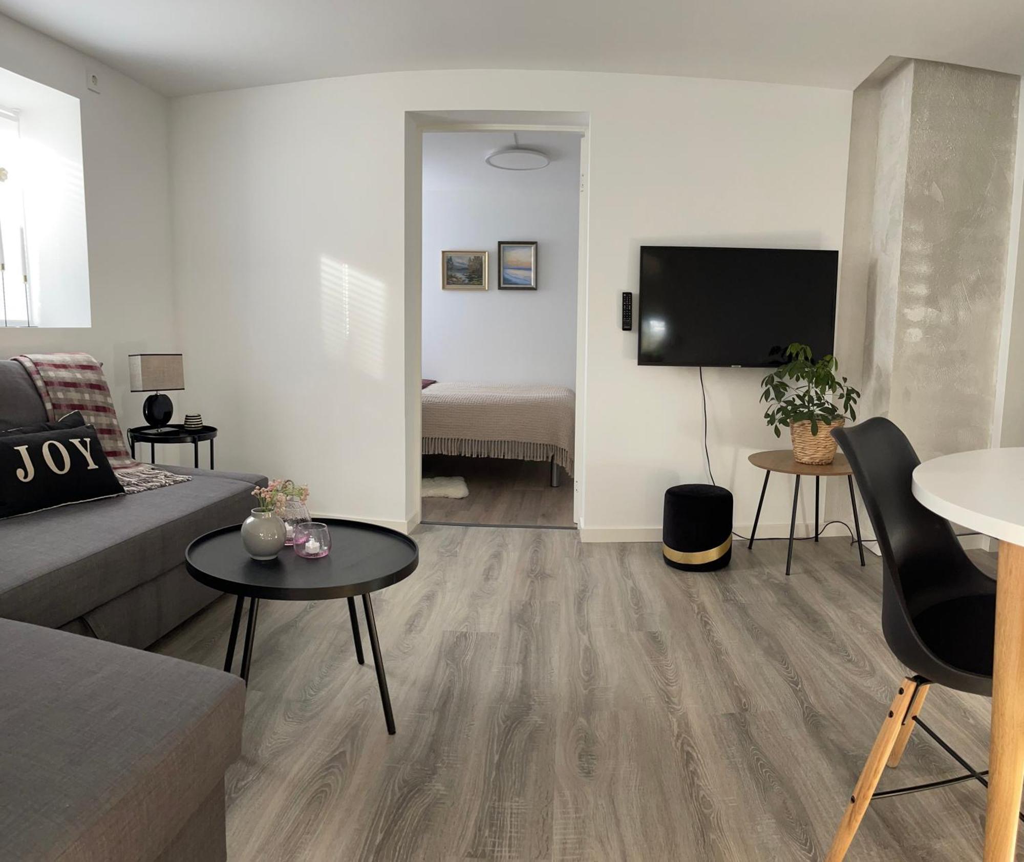 Family Friendly, Free Parking Space, Newly Renovated 3 Apartment *